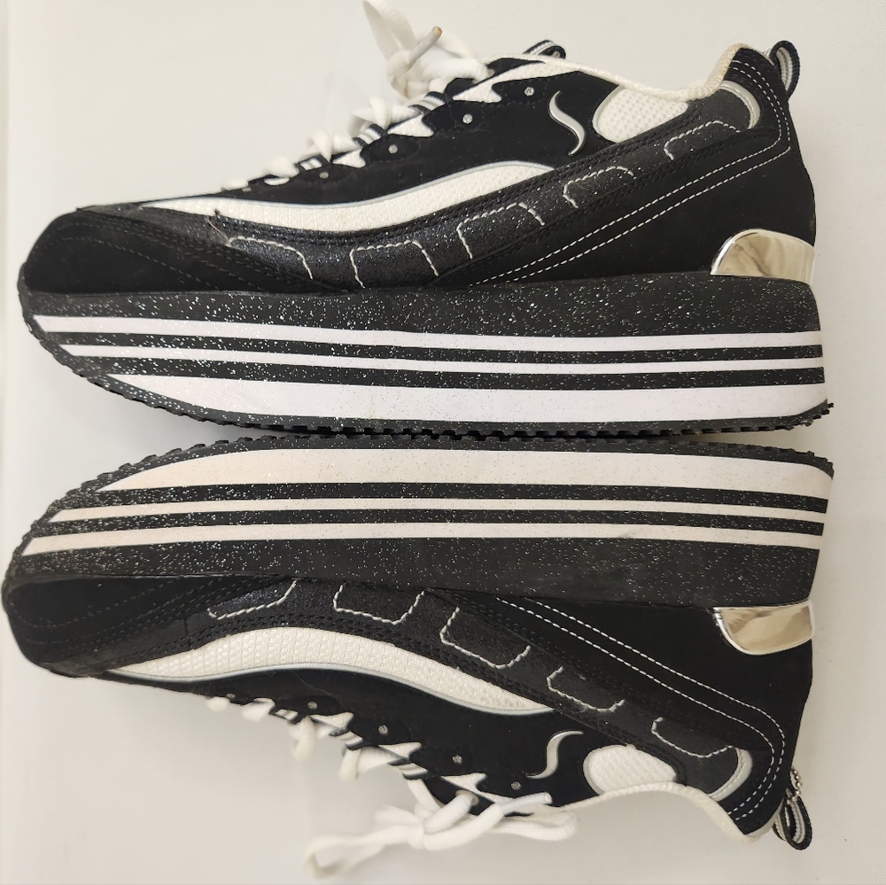 Skechers D’Lites Black & White Platform Sneakers – Memory Foam | 9 - Picture 5 of 8
